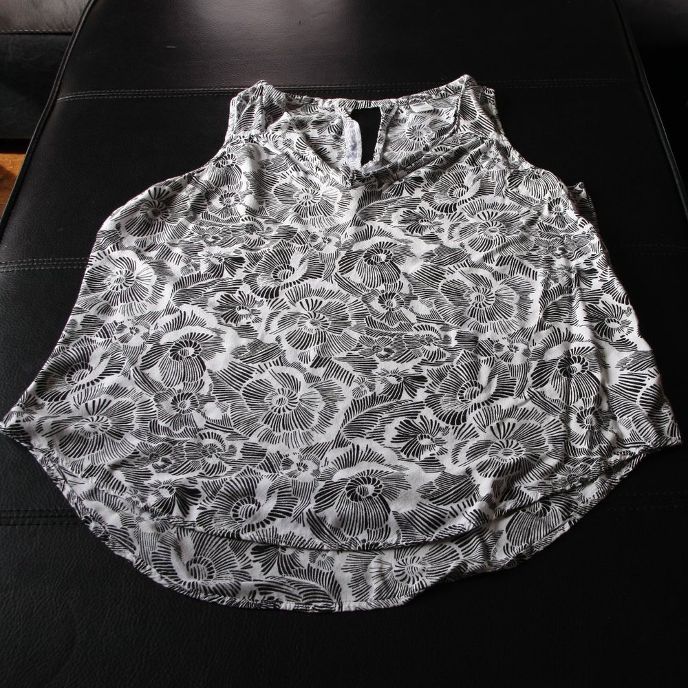 Old Navy, Black & White Tank Top (Size L)